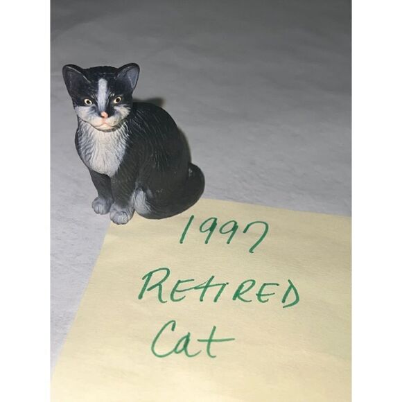 SCHLEICH  Sitting Black & White  RETIRED cat  1997 - Picture 4 of 4
